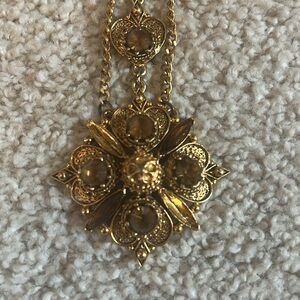 - Women’s jewelry- Costume jewelry. chain necklace.